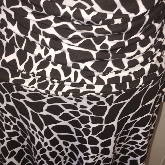 EN FOCUS STRIKING BL/WHITE ANIMAL PRINT DRESS  8P - Picture 7 of 12